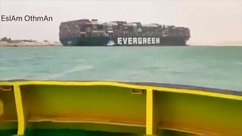 Как вытаскивают контейнеровоз "Эвер Гивен", перегородивший Суэцкий канал