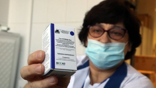 "Русская рулетка" или триумф российской дипломатии? Нужна ли ЕС вакцина "Спутник"