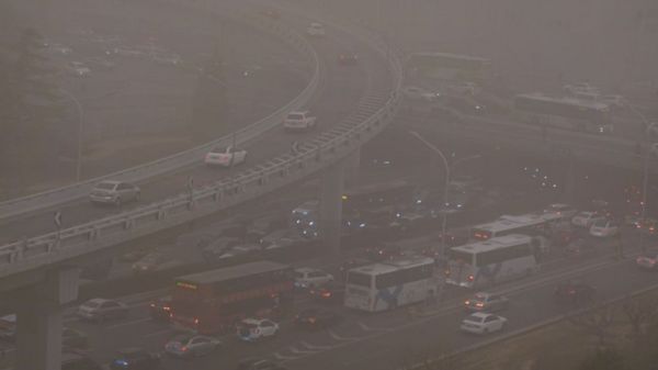 Апокалипсис в небе: на Пекин обрушилась самая сильная песчаная буря за десятилетие