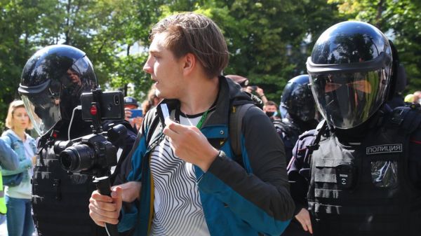 В Госдуме придумали ввести "отличительные признаки" для репортеров на митингах. В Союзе журналистов удивились