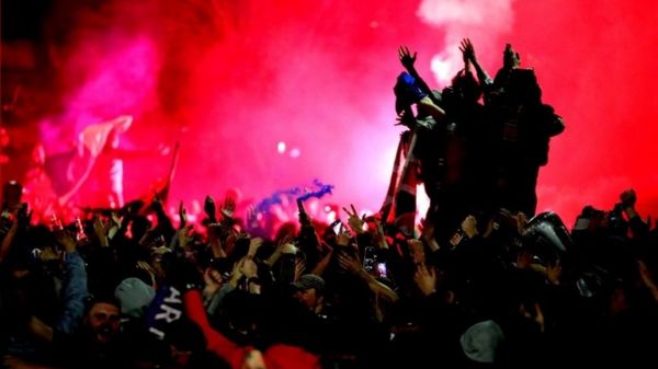 "А мы так старались". Власти Шотландии с отчаянием смотрят, как фаны "Глазго Рейнджерс" игнорируют карантин