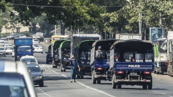 "Стреляйте в меня": как монахиня пытается остановить насилие в Мьянме