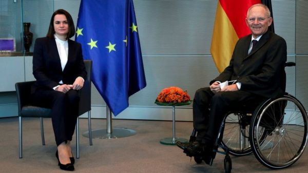 “Лучше бы расстреляли сразу”. Два арестованных белорусских блогера порезали себе руки