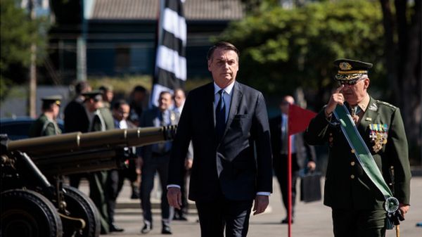 Двойной удар по Болсонару: политический и коронавирусный кризисы в Бразилии