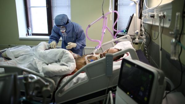 Коронавирус после прививки: как сильно люди болеют и почему это происходит?