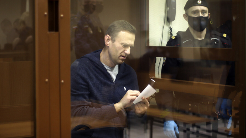 Адвокаты посетили Навального в колонии и сообщили, что он испытывает &laquo;сильные боли&raquo;