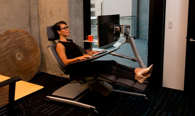 Altwork создала компьютерный стол, за&nbsp;которым можно работать лежа 