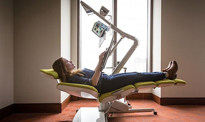 Altwork создала компьютерный стол, за&nbsp;которым можно работать лежа 