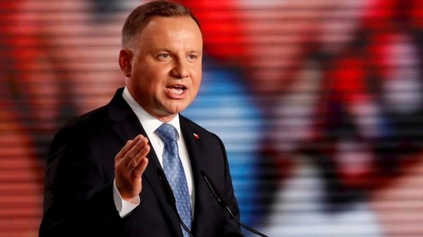 В Польше хотят запретить геям и лесбиянкам усыновлять детей в качестве родителей-одиночек