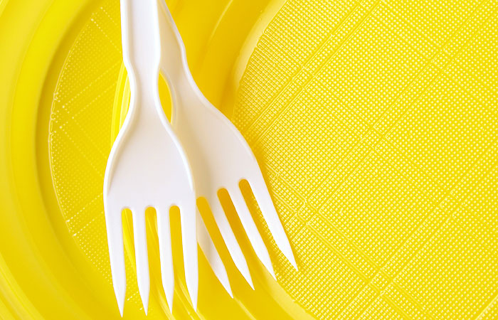 Большинство россиян готовы отказаться от пластиковой посуды