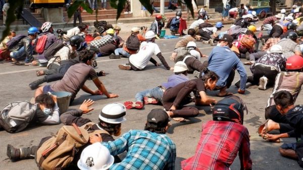 "Они просто открыли огонь". Хаос в Мьянме: стрельба на поражение, десятки убитых