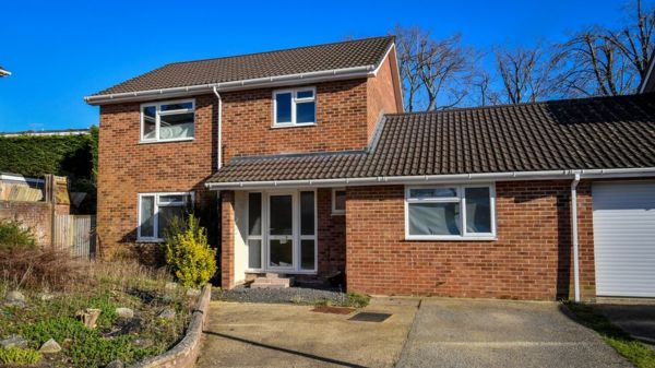 Дом Скрипаля в Солсбери выкупит муниципалитет. Перестроит и снова продаст как жилье