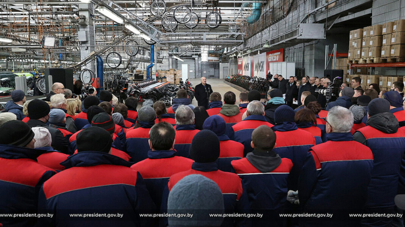 &laquo;Домик, где я вырос с матерью&raquo;. Лукашенко рассказал, что у него есть &laquo;дворец&raquo;