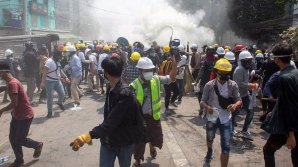 "Они просто открыли огонь". Хаос в Мьянме: стрельба на поражение, десятки убитых