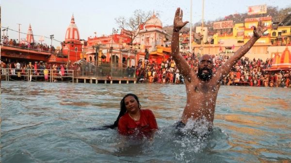 Индия: на праздник Кумбха мела собираются 150 млн паломников. И это в разгар эпидемии ковида