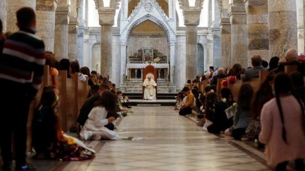 Папа римский в Ираке посетил регионы, освобожденные от исламистов, и разрушенные церкви