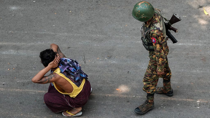 "Стреляйте в меня": как монахиня пытается остановить насилие в Мьянме