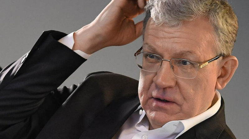 Глава Счётной палаты объяснил, почему учителя и врачи на Западе зарабатывают больше российских