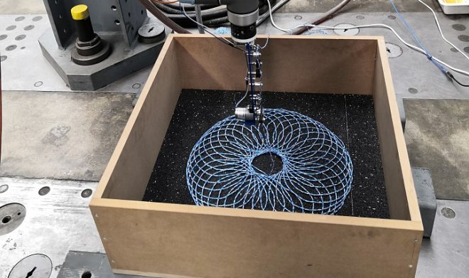 Хитроумная сетка из ниток способна связать гравий в асфальте не хуже битума 