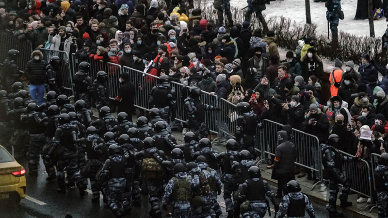 Instagram удалил более 500 страниц, авторы которых &laquo;запугивали&raquo; россиян мемами об акциях за Навального