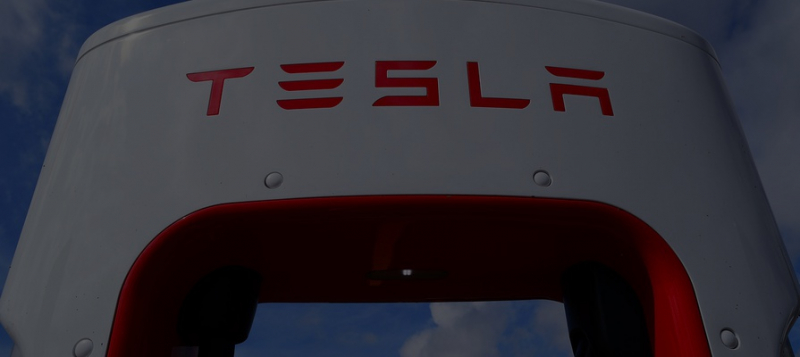 Капитализация Tesla упала почти на треть