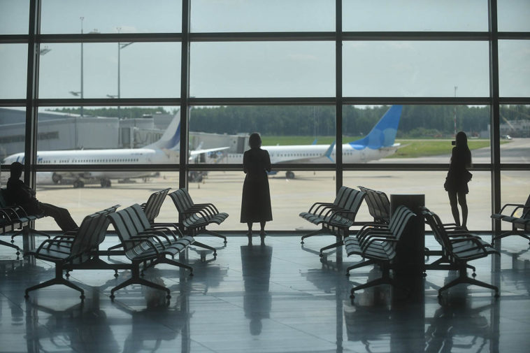 &ldquo;Коммерсантъ&rdquo;: за год авиабилеты из России за рубеж подорожали в полтора раза