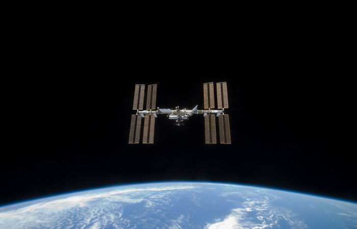 Космонавты в пятницу проверят, прекратилась ли утечка воздуха на МКС