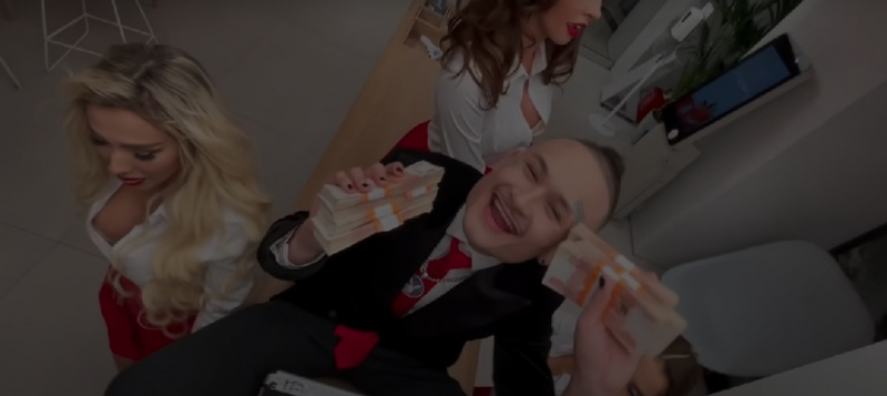 &laquo;Красивый ответ ФАС&raquo;: Моргенштерн стал сотрудником &laquo;Альфа-банка&raquo; 