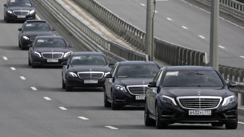 Кремлёвские водители пожаловались на многолетние недоплаты. Недовольным предлагают уволиться