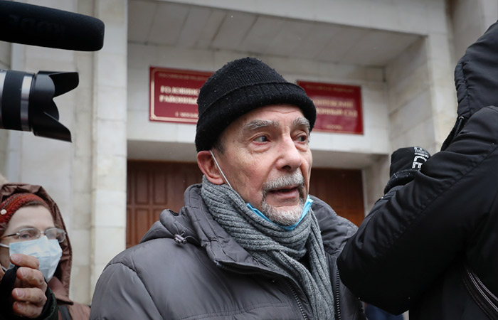 Лев Пономарев через суд потребовал отменить его статус иноагента