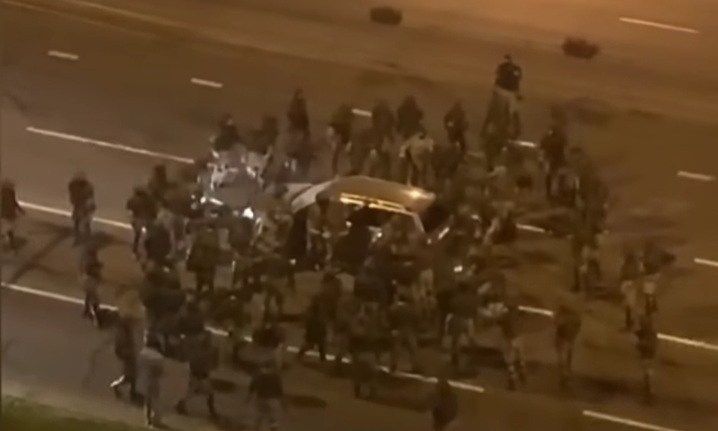 Минчанин получил 4 года колонии за то, что пытался скрыться от громивших его машину силовиков и сбил инспектора ДПС