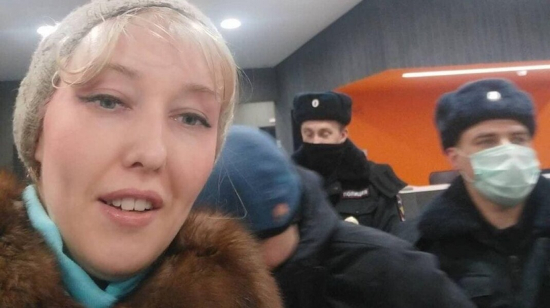 Московских депутатов от «Яблока» и КПРФ задержали из-за акции в поддержку Навального