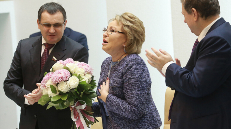&laquo;Мужчины недовольны&raquo;: Матвиенко пожаловалась, что цены на цветы перед 8 марта &laquo;кусаются&raquo;