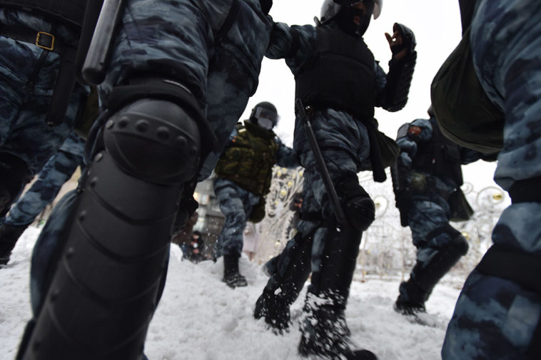 На арестованного активиста составили протокол о создании помех движению на акции 23 января