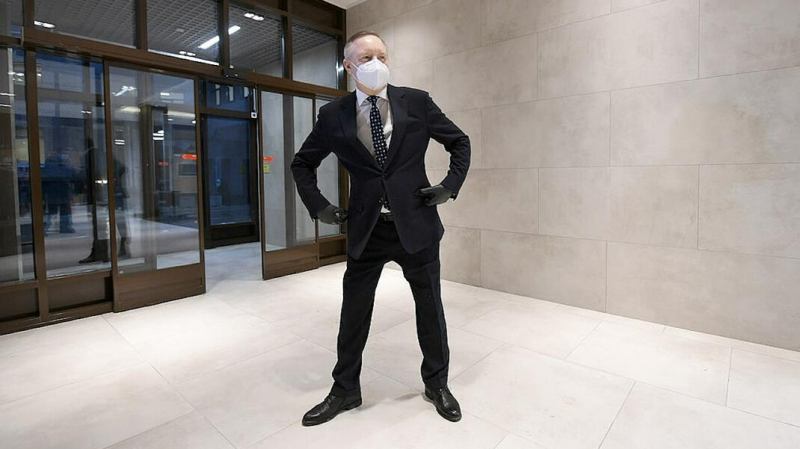 Петербургские общественники подали в суд на Беглова из-за масочного режима. К делу они хотят привлечь Путина