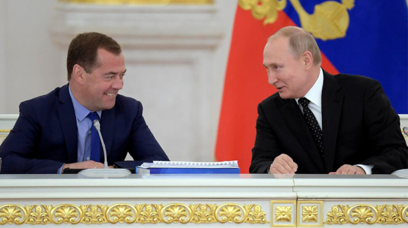 Путин назначил Медведева своим заместителем в совете по науке и образованию