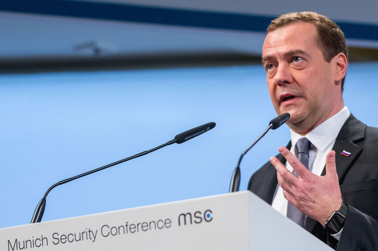 Путин назначил Медведева своим замом в совете по науке