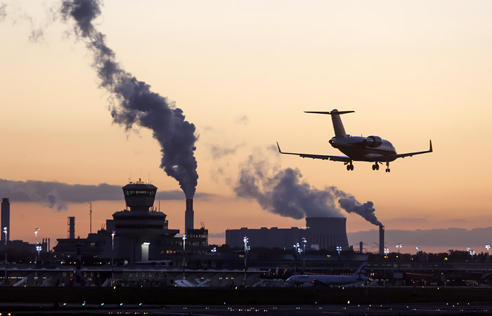 Россия с 1 апреля возобновит авиасообщение еще с шестью странами