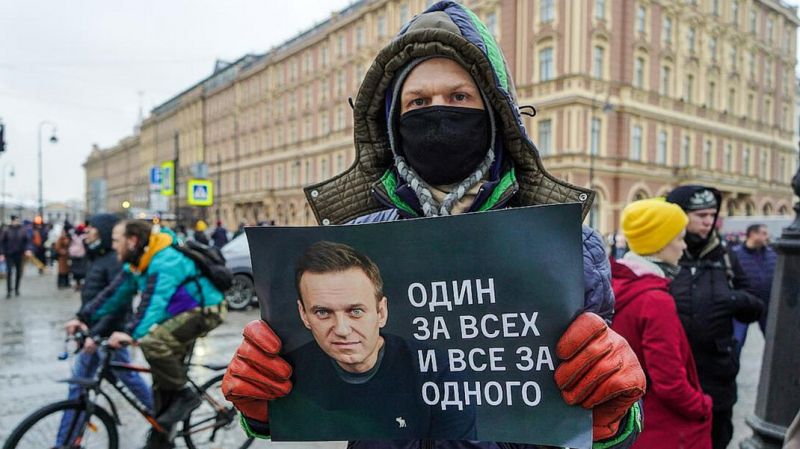 Россияне назвали суд над Навальным и протесты в его поддержку самыми запоминающимися событиями месяца