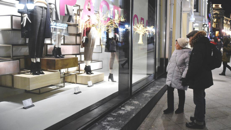 Россияне все меньше готовы приобретать дорогие вещи. Индекс покупок в долг снизился до уровня 2009 года