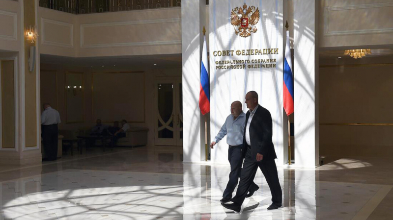 Российские сенаторы заказали памятные медали, выполненные из дуба возрастом 1800 лет