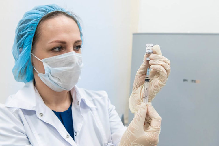 Росстат: число умерших россиян с COVID-19 превысило 200 тысяч человек