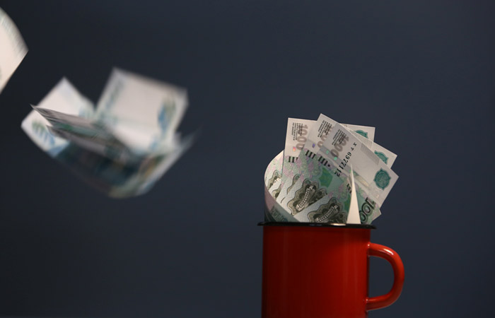 Рост реального размера зарплат в РФ в январе практически остановился