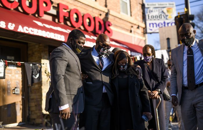 Семья погибшего Джорджа Флойда получит компенсацию в размере $27 млн