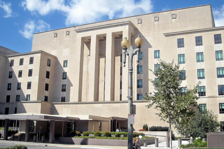 США расширят торговые санкции против России из-за отравления Навального