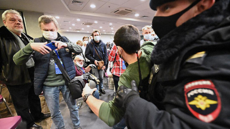 Столичные суды наказали двух мундепов за январские акции протеста. Один из них получил 10 суток ареста