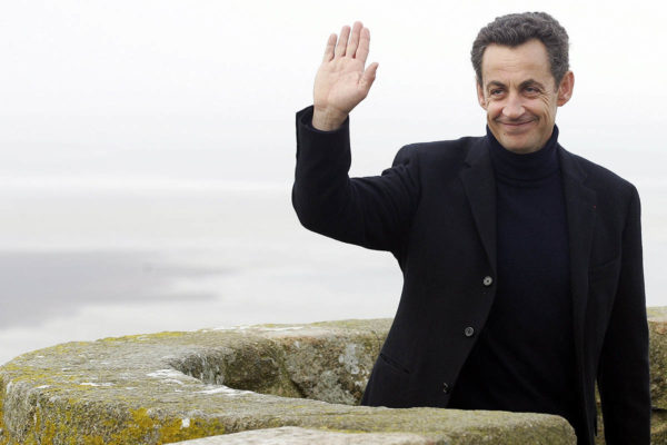 Суд Парижа приговорил Саркози к трем годам тюрьмы, двум из них условно