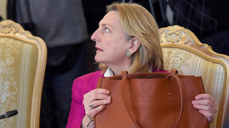 Танцевавшую с Путиным экс-главу австрийского МИД выдвинули в совет директоров &laquo;Роснефти&raquo;