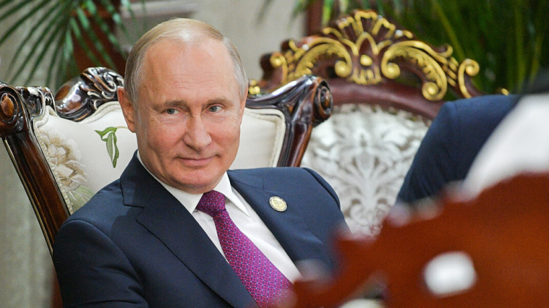 &laquo;Только мне его не переписывайте&raquo;. Путин пошутил про ещё один &laquo;дворец&raquo; в Петербурге