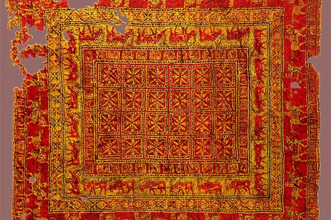 Ученые выяснили, почему не выцвел древнейший в мире алтайский ковер